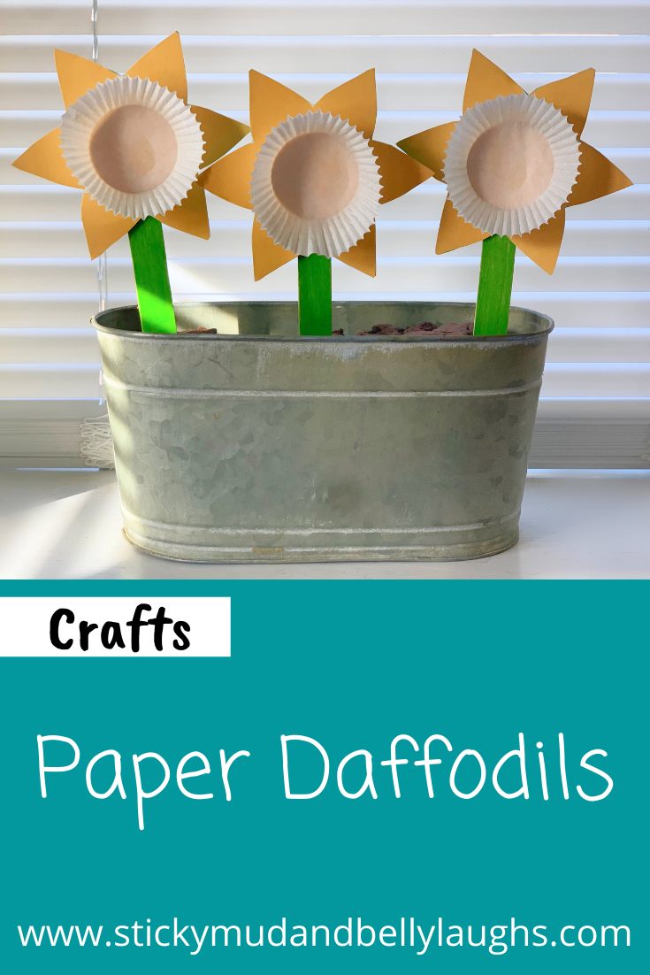 This easy paper daffodil kids craft is a lovely spring activity for kids. #springcrafts #5minutecrafts #paperdaffodils #stickymudandbellylaughs