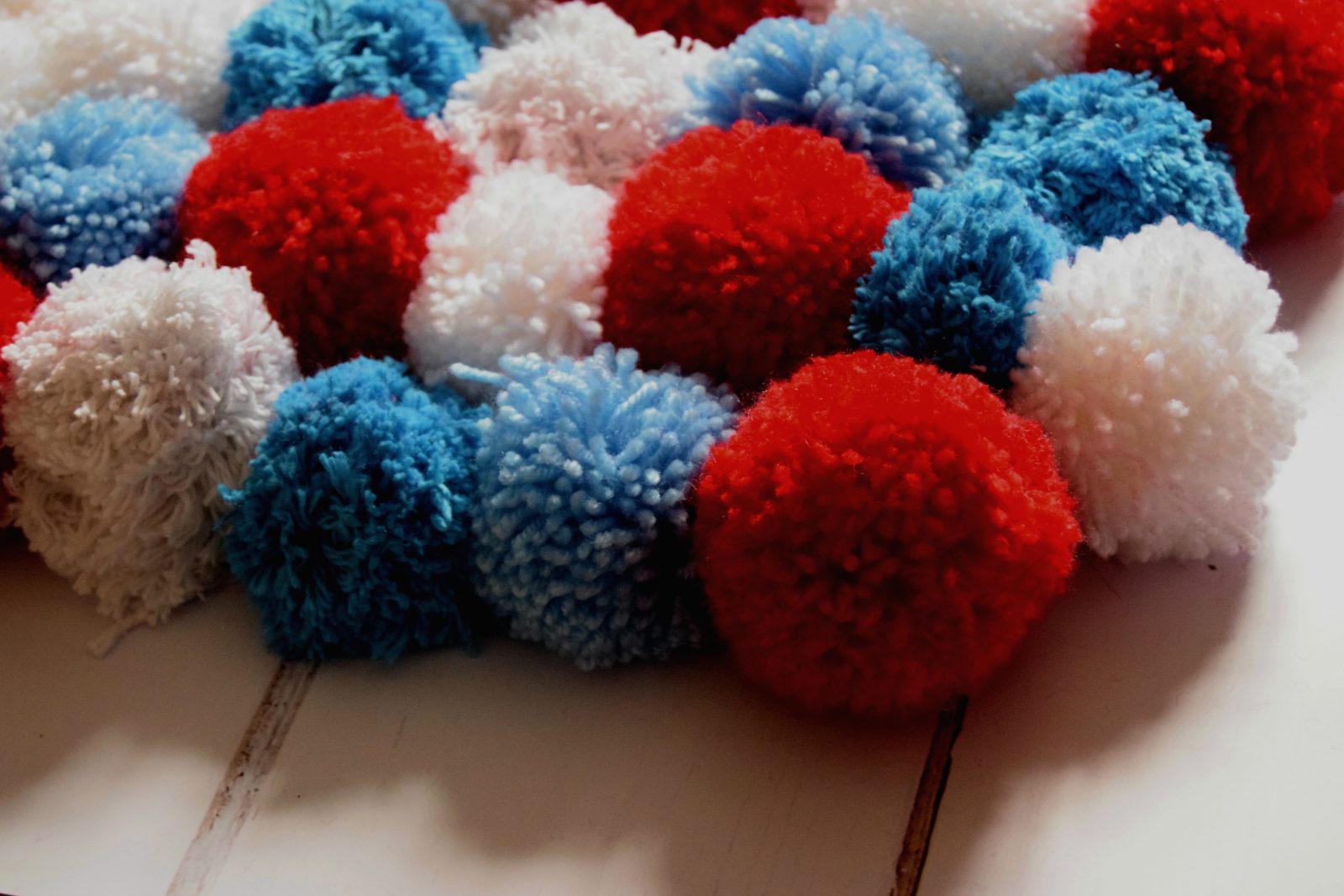 POM POM RUG 400