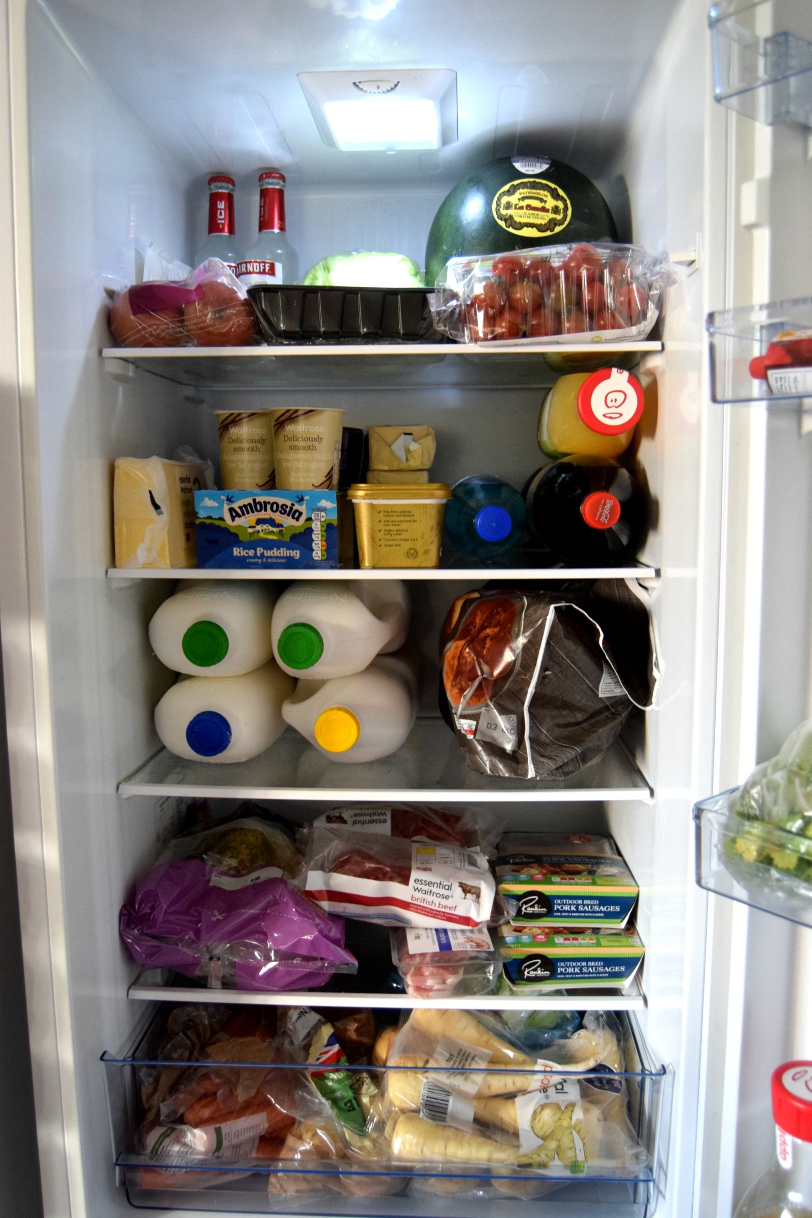 Fridgemaster MC5526470/30 Fridge Freezer shelving