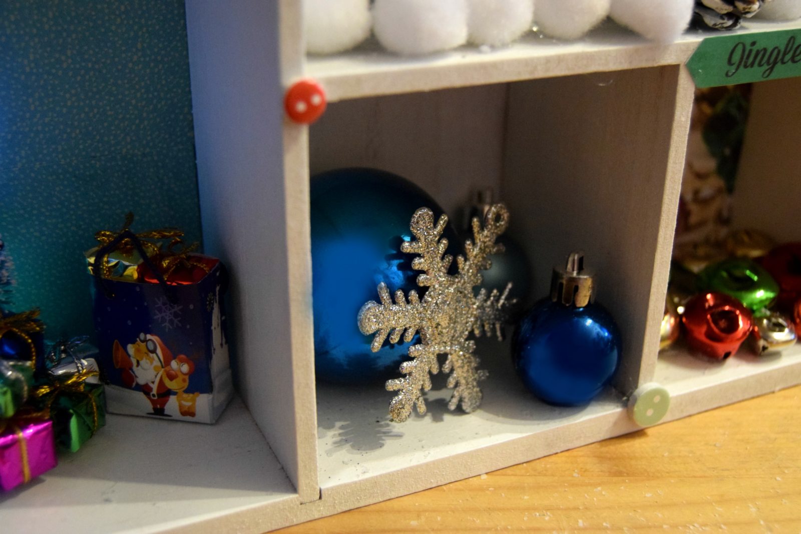 house 6 baubles