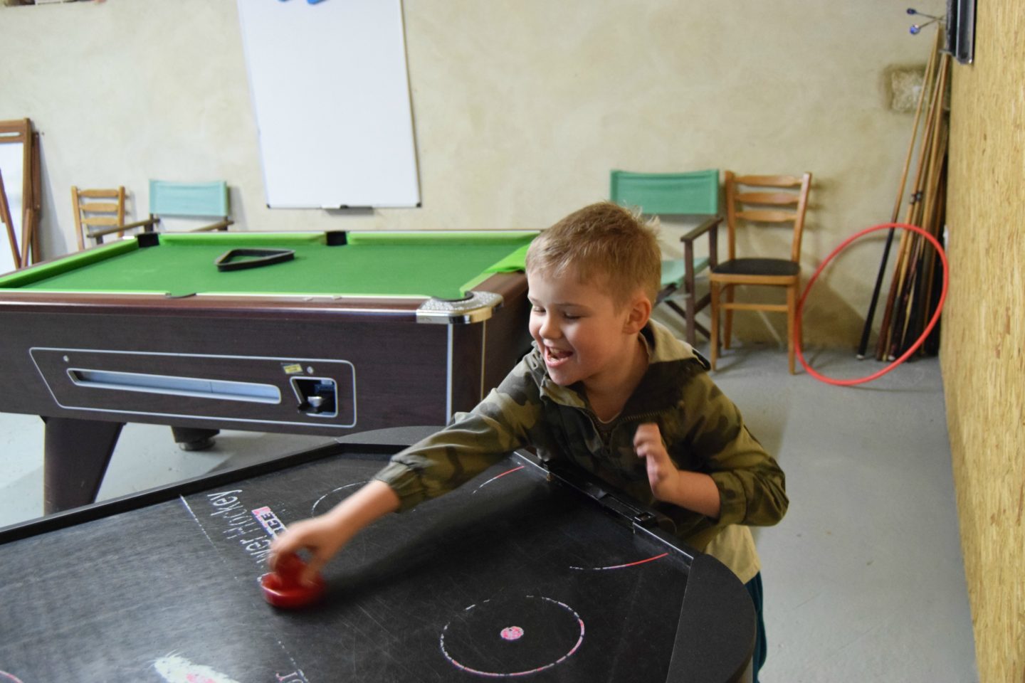 air hockey
