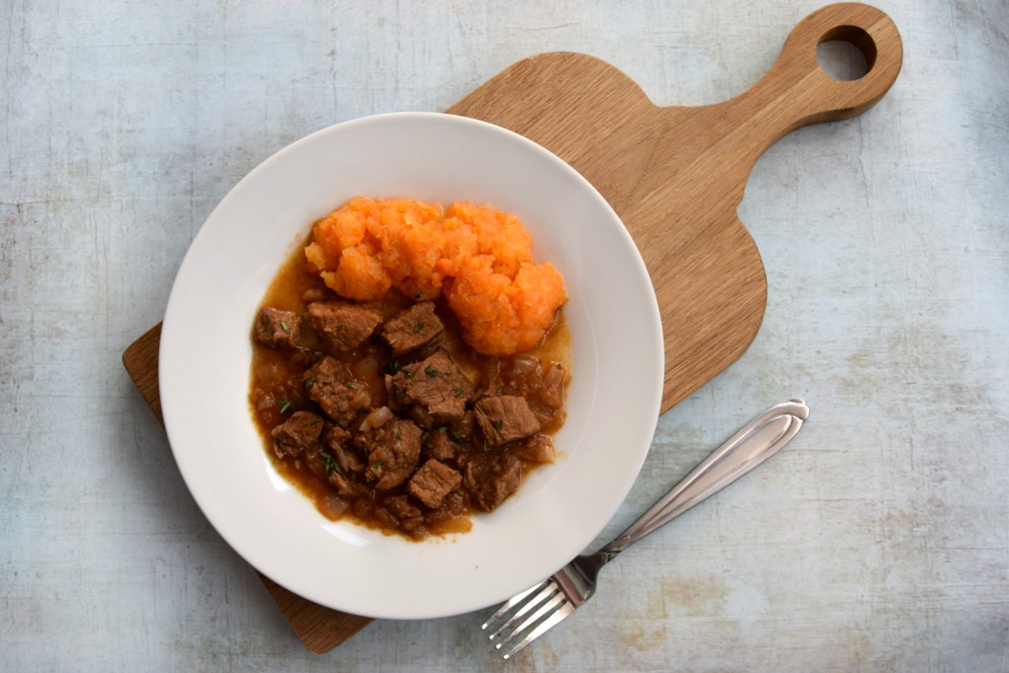 Slimming World beef dishes. Beef in onion gravy with veg crush.