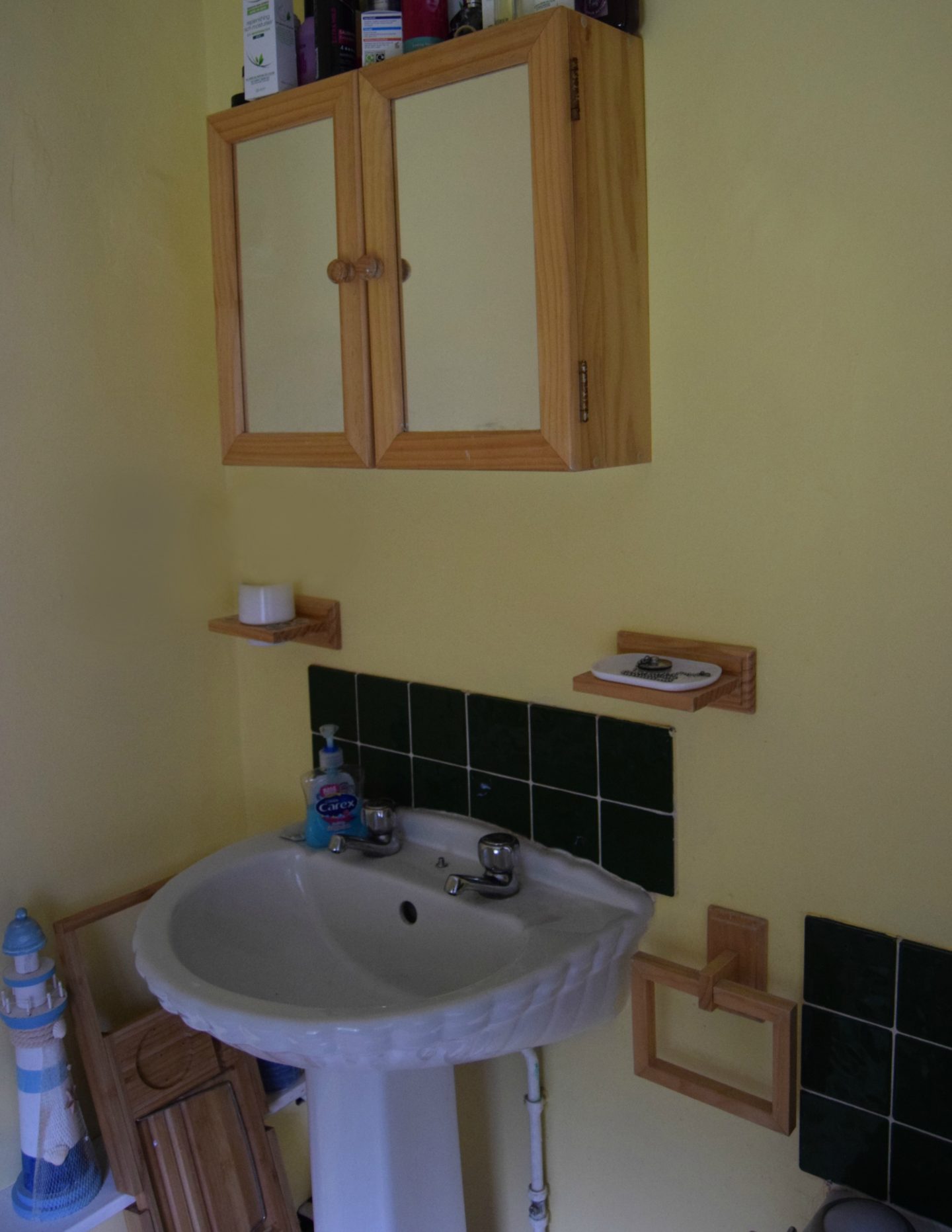 bathroom before makeover