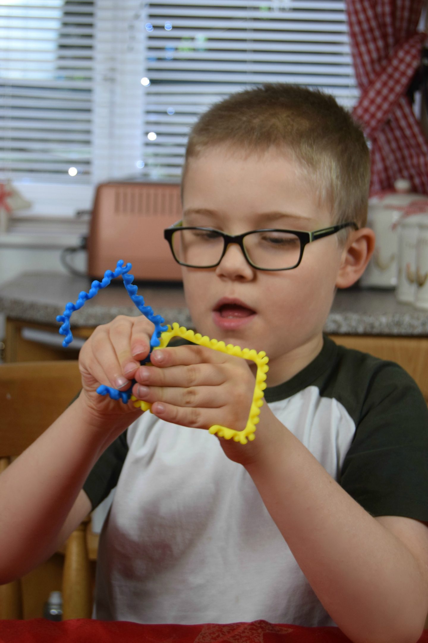 Joining the blue and yellow stems pieces together.