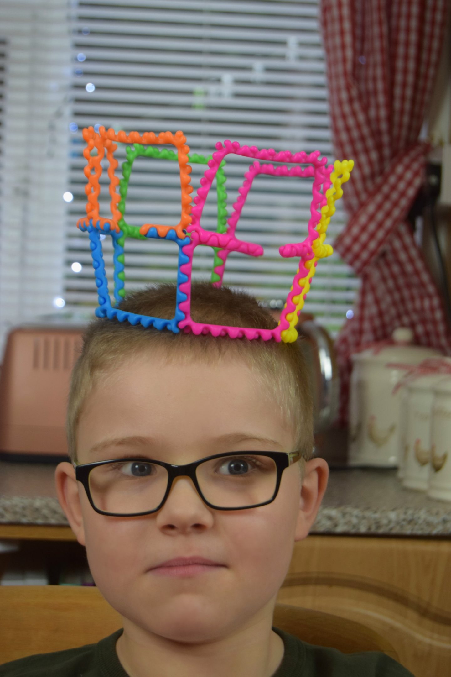 Building a king's crown using stems.