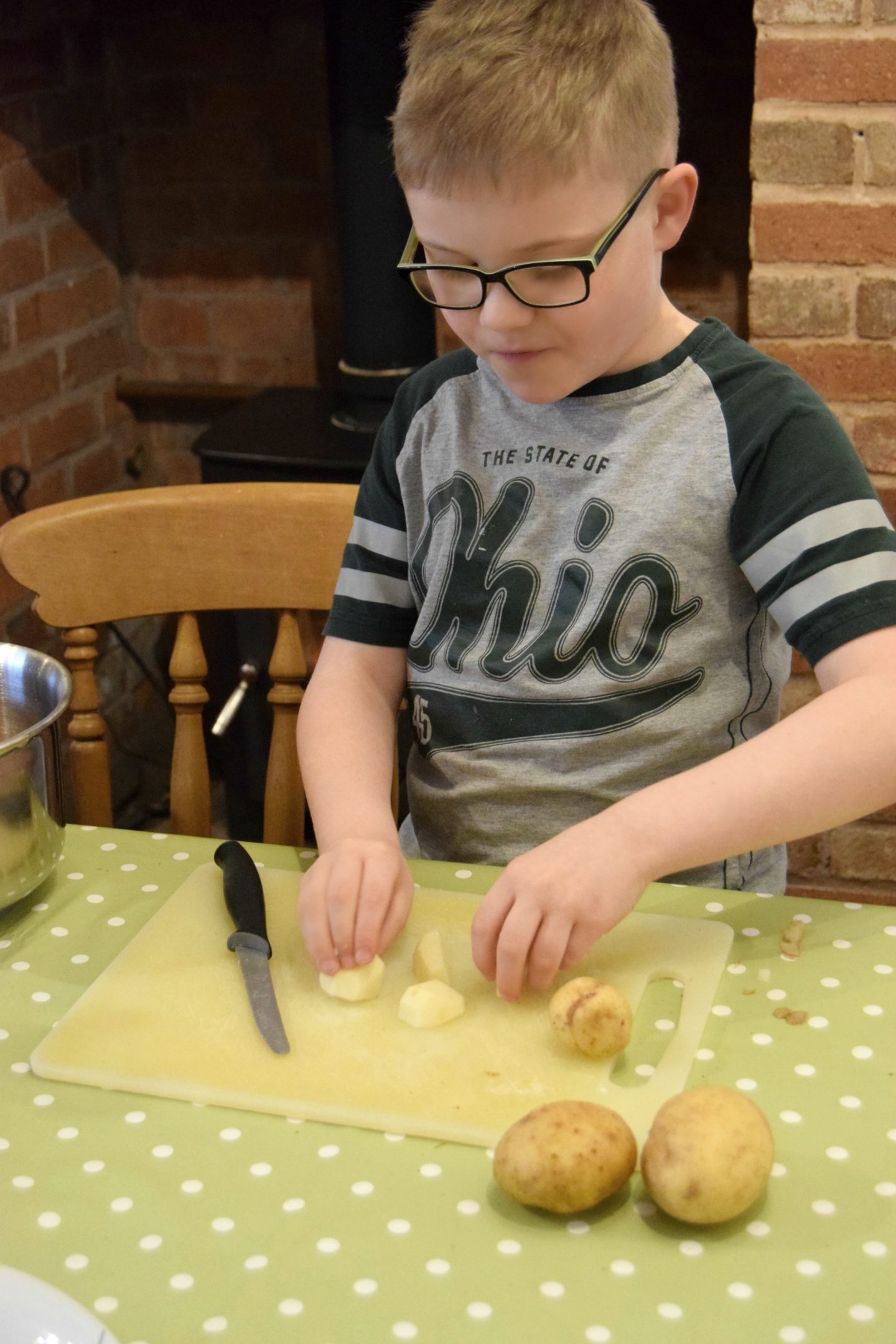 Cutting potatoes 1