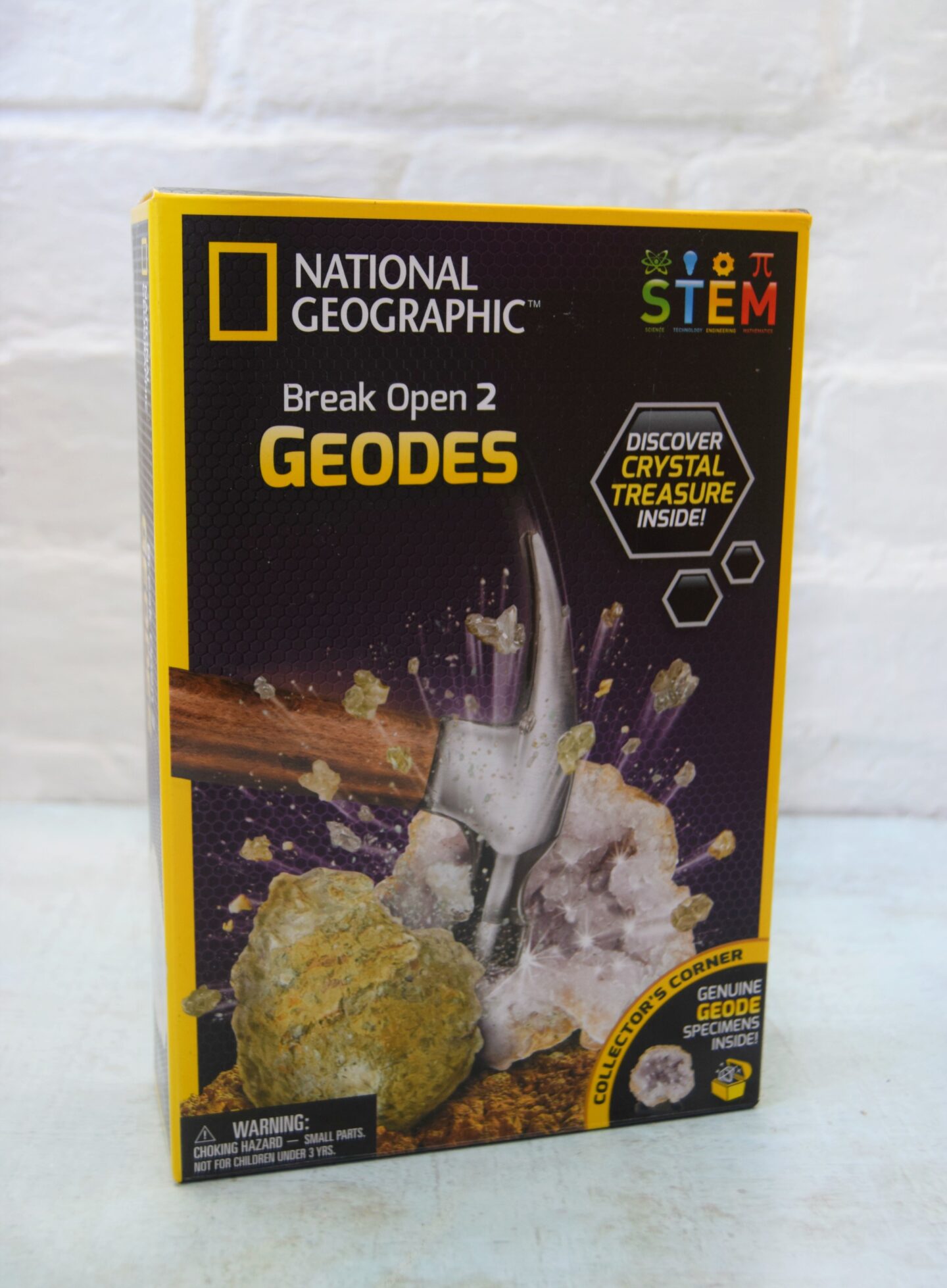 National Geographic™ Geodes STEM Kit.