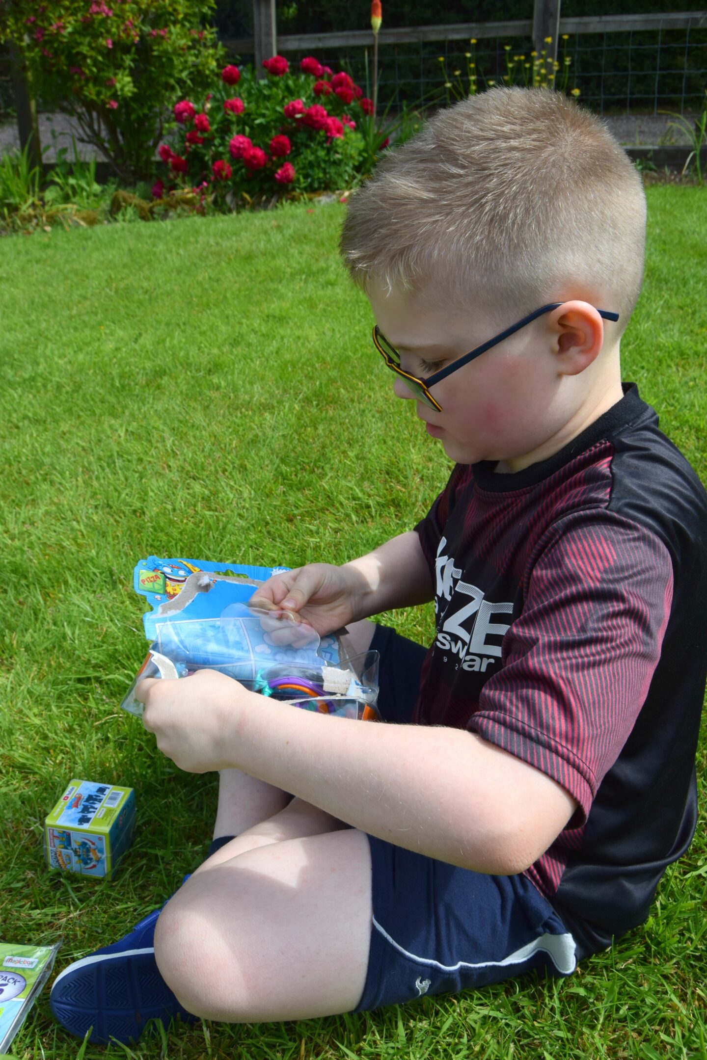 Jayden unboxing Superzings series 3
