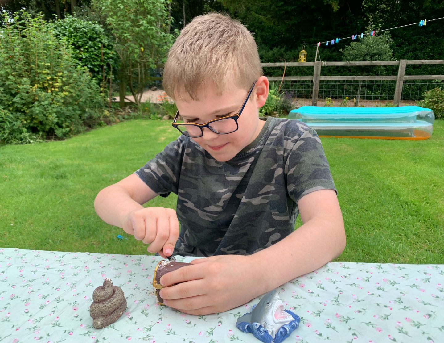 National geographic mini dig kits shark tooth, dinosaur poo fossil and crystal.