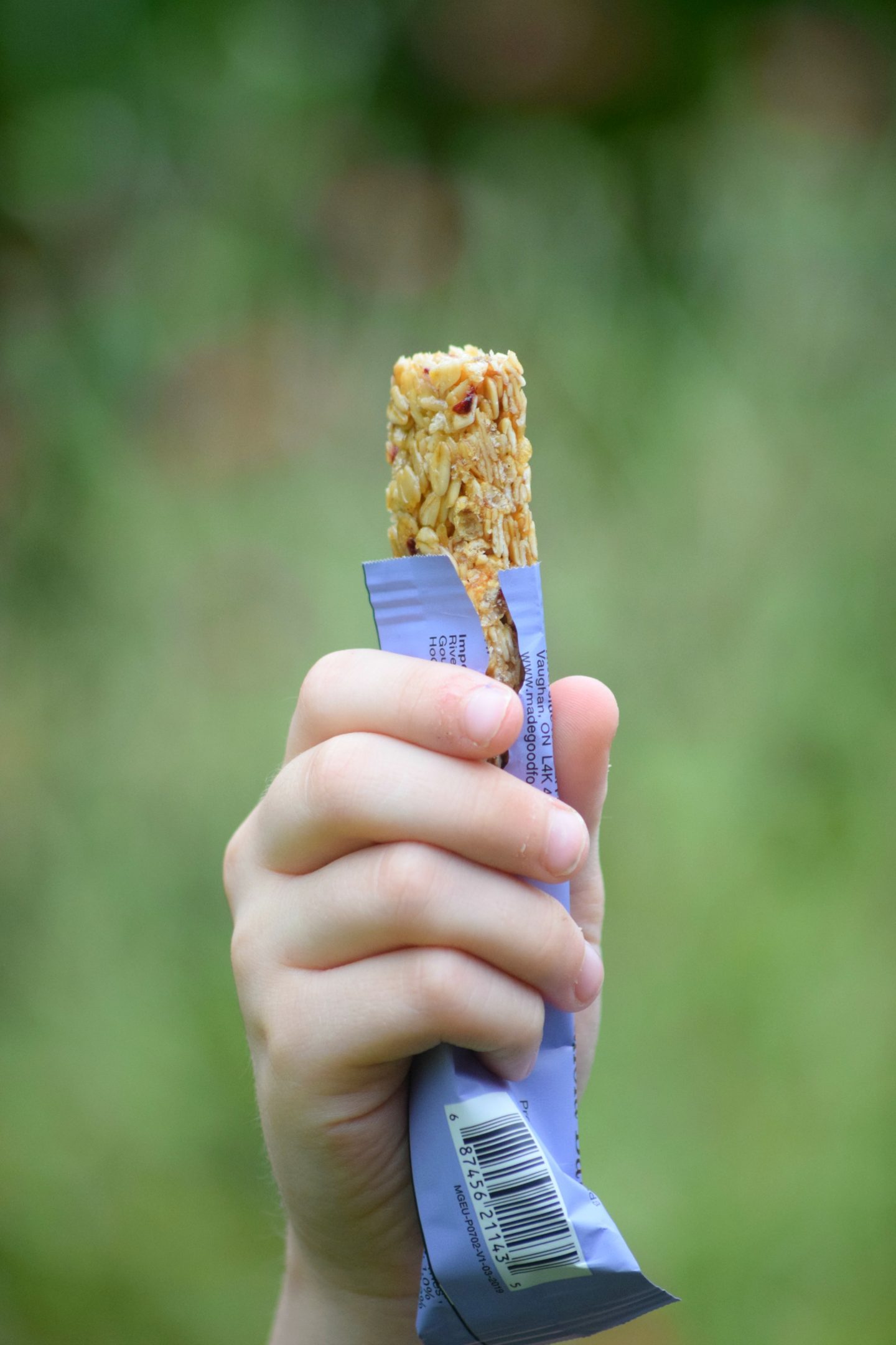 MadeGood Mixed Berry Granola Bar