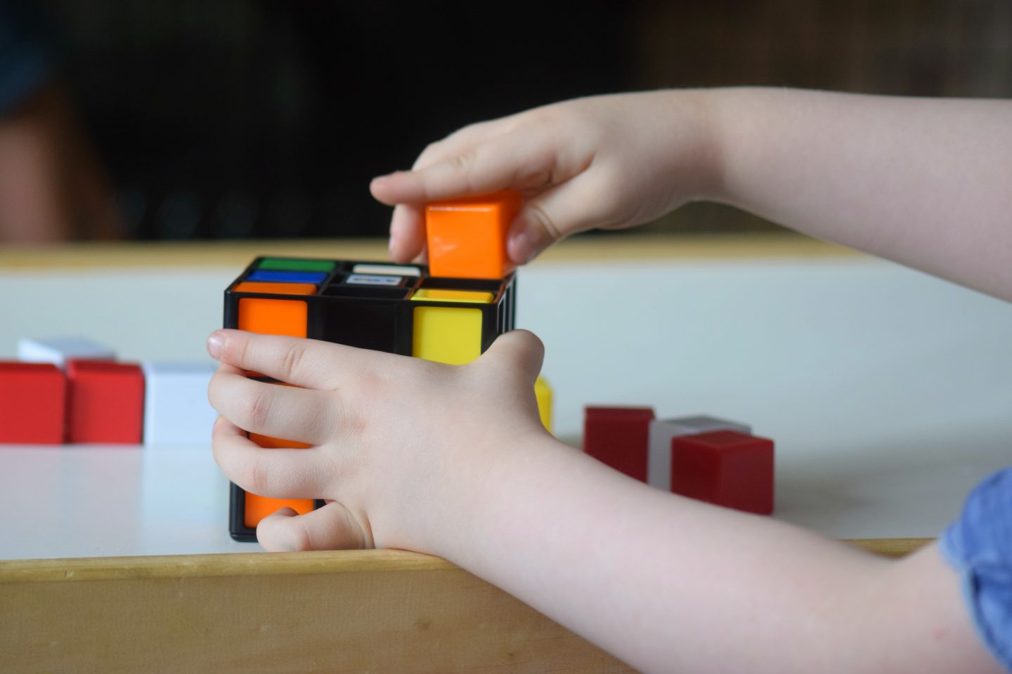 Playing with the Rubik's cage puzzle game