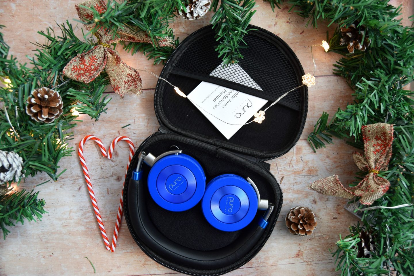 JuniorJams kids headphones in royal blue