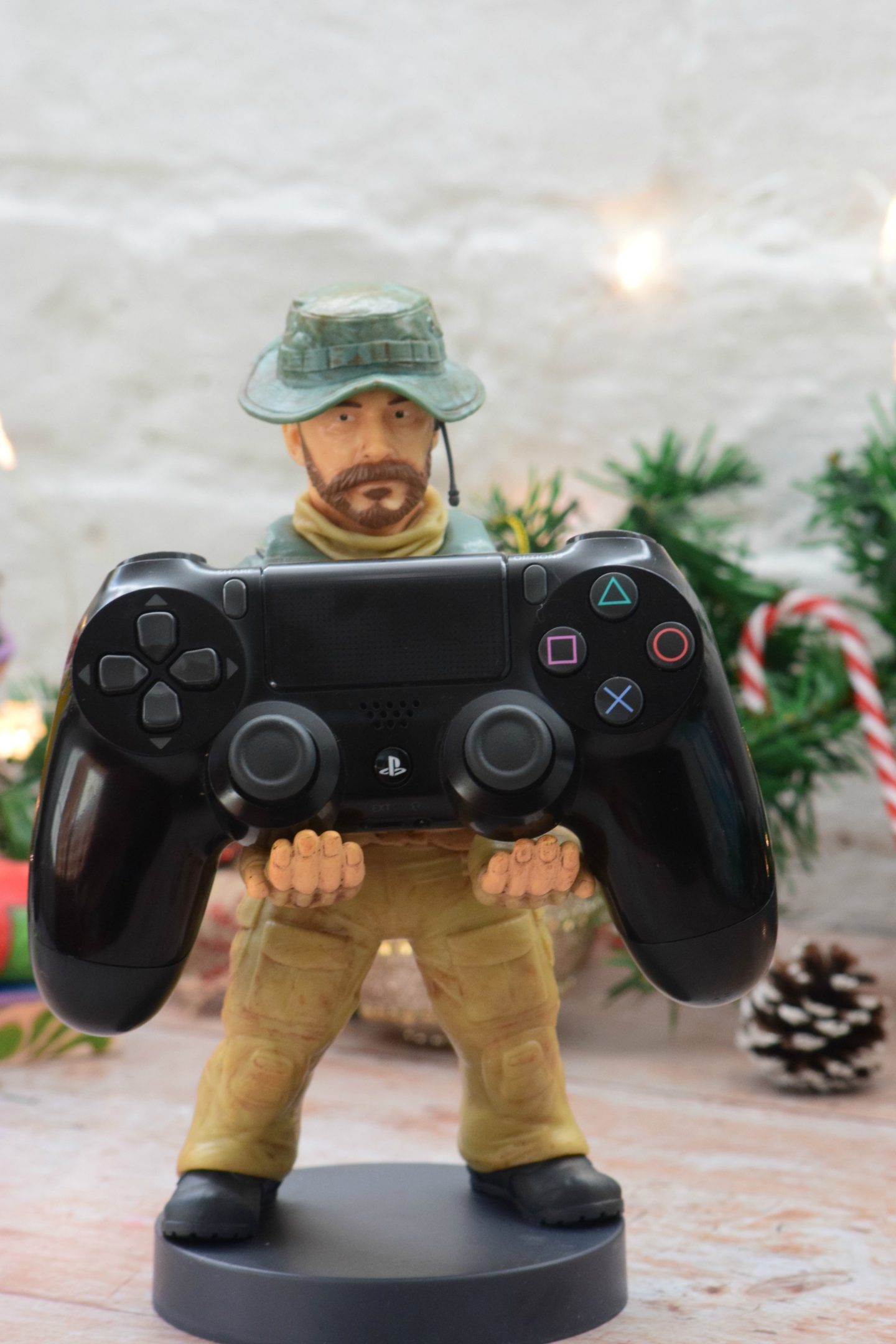 Captain Price phone holder / controller holder