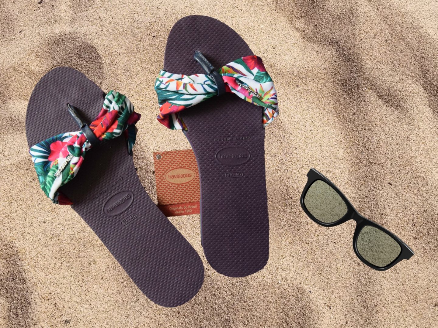 Purple havaianas sandals for the beach
