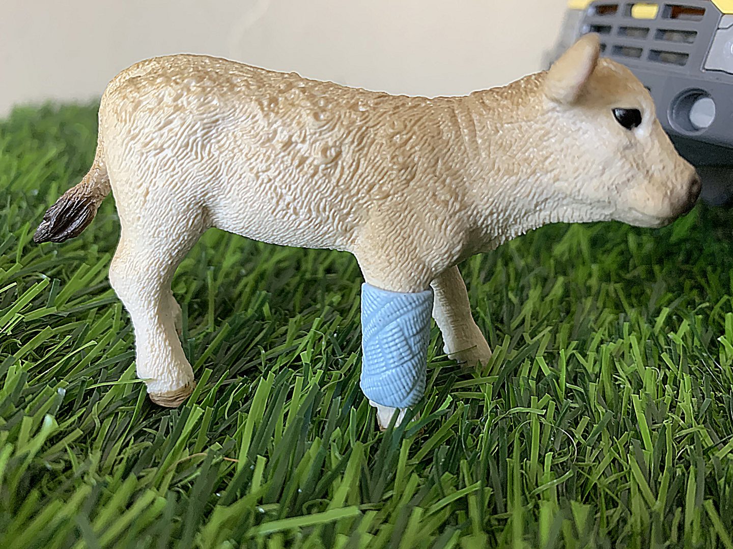Schleich Calf with bandaged leg