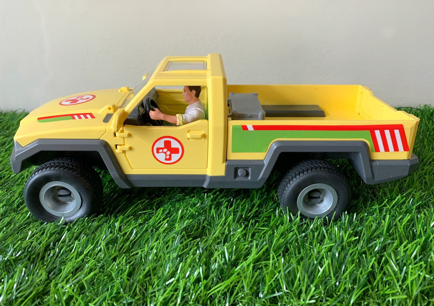 Schleich Farm World vet vehicle