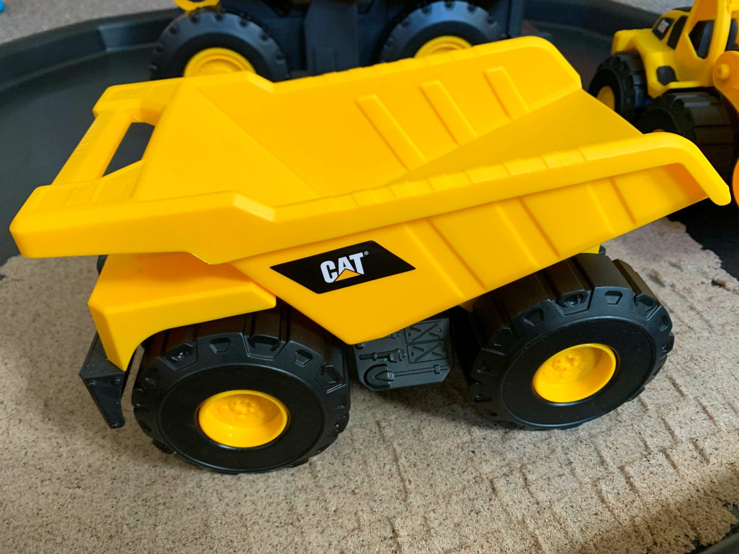 CAT Construction Fleet Dump Truck Sand Toy Set