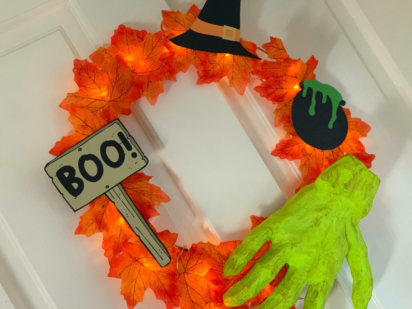 Halloween wreath with led lights 1