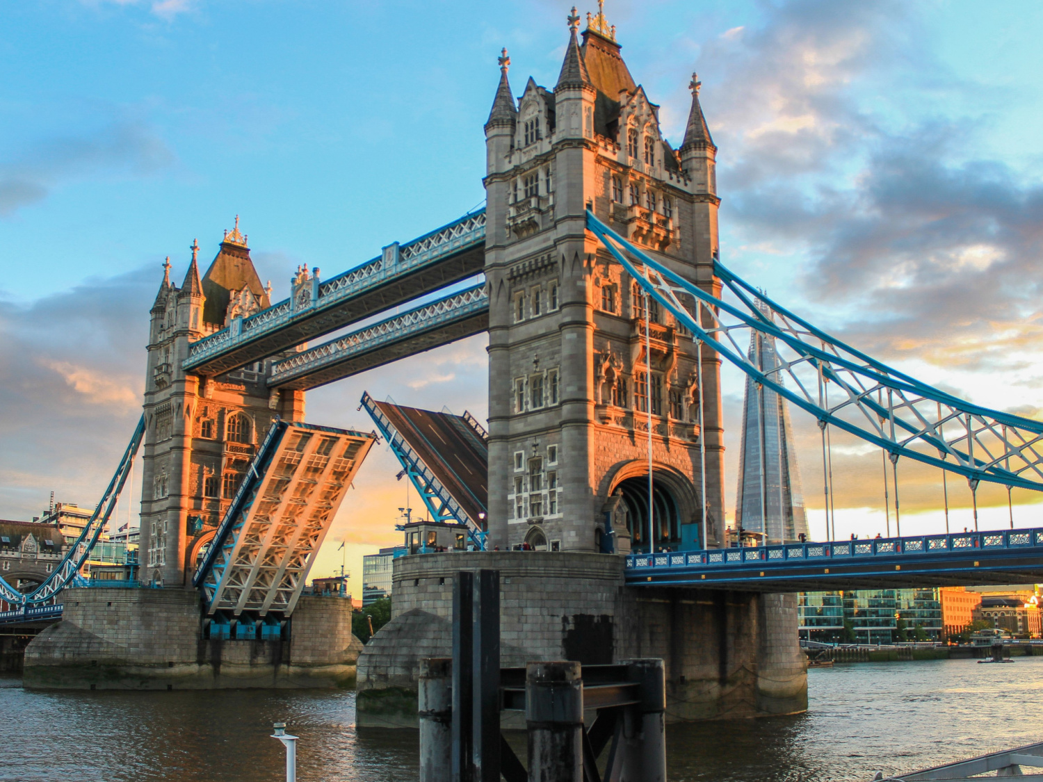A picture of Tower Bridge which can be seen when exploring London.