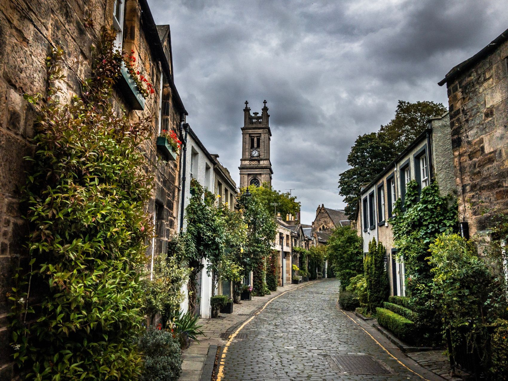 Navigating the Edinburgh Property Market: How to Secure the Best Deals