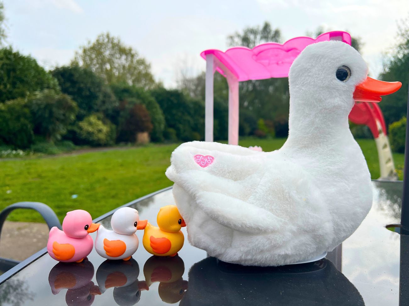 Pets Alive Mama Duck and Baby Surprise ducklings