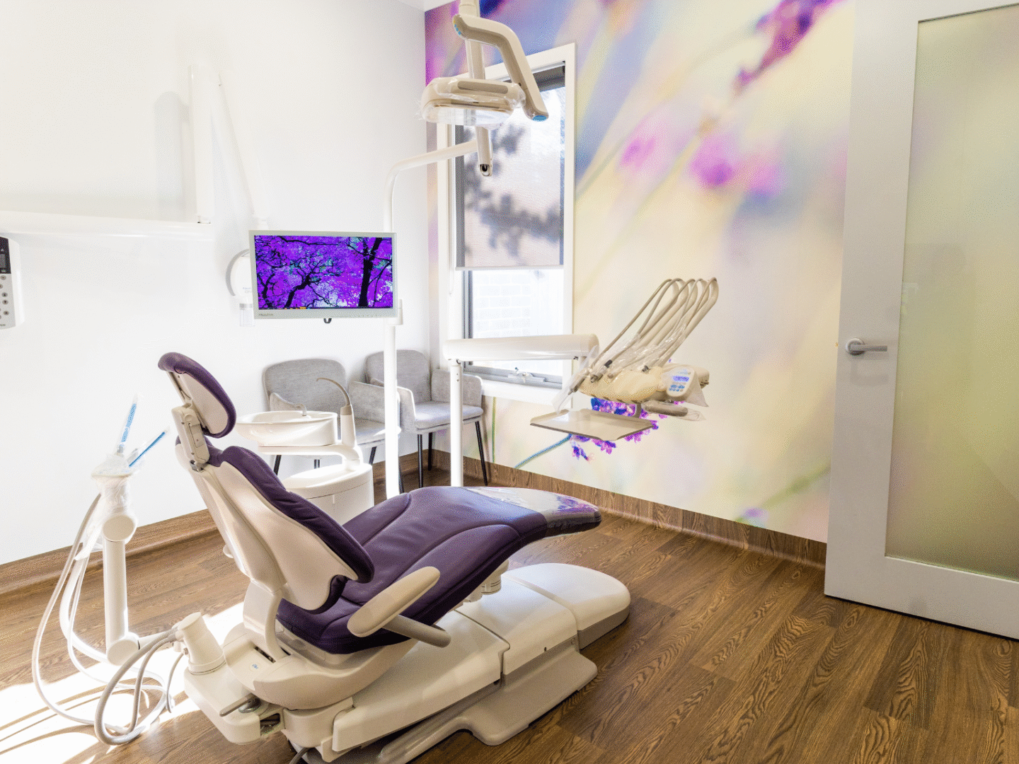 Dentist offering Invisalign aligners