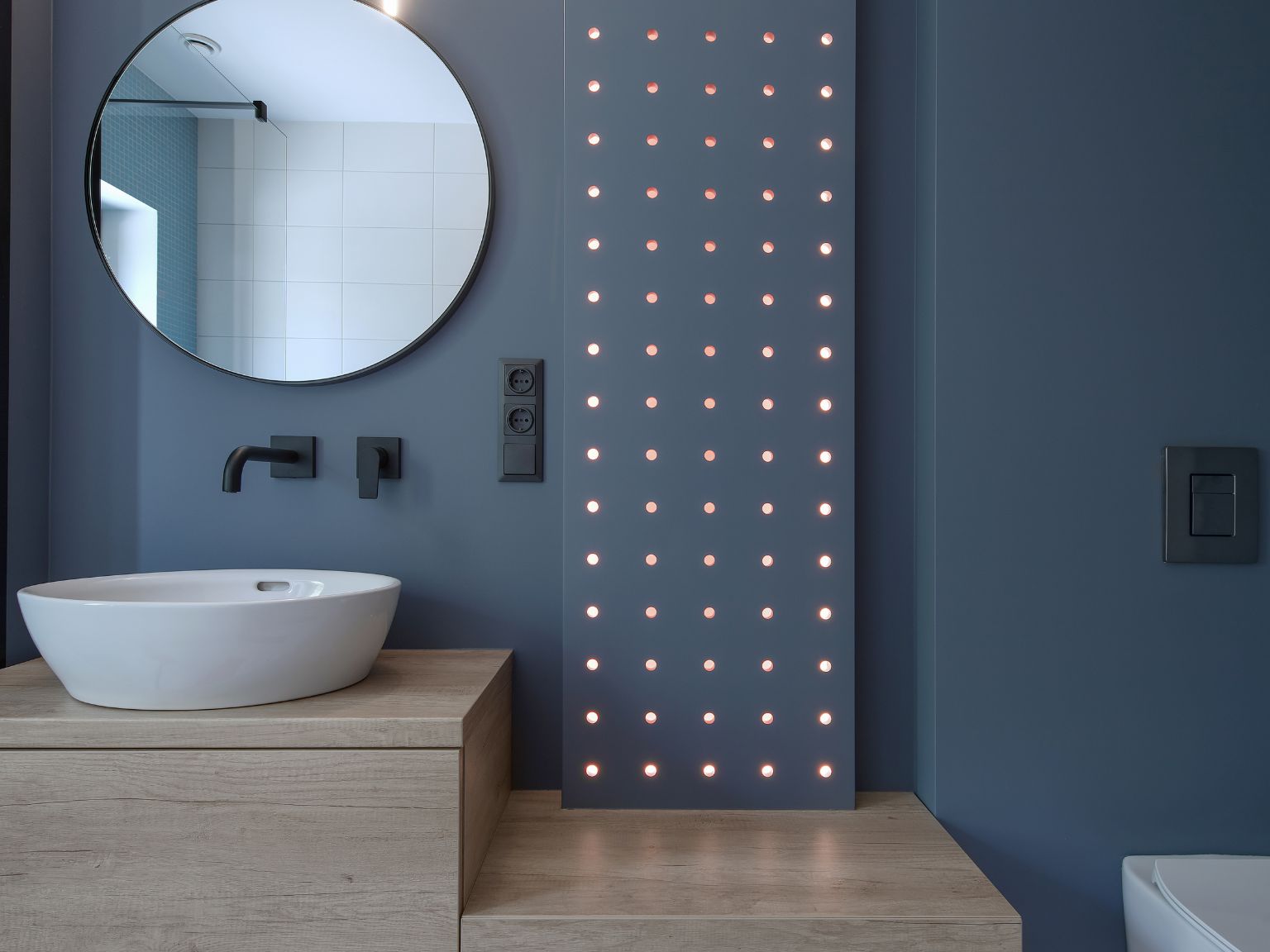 The Double Duty of Mirrors: Storage and Style for Compact Bathrooms