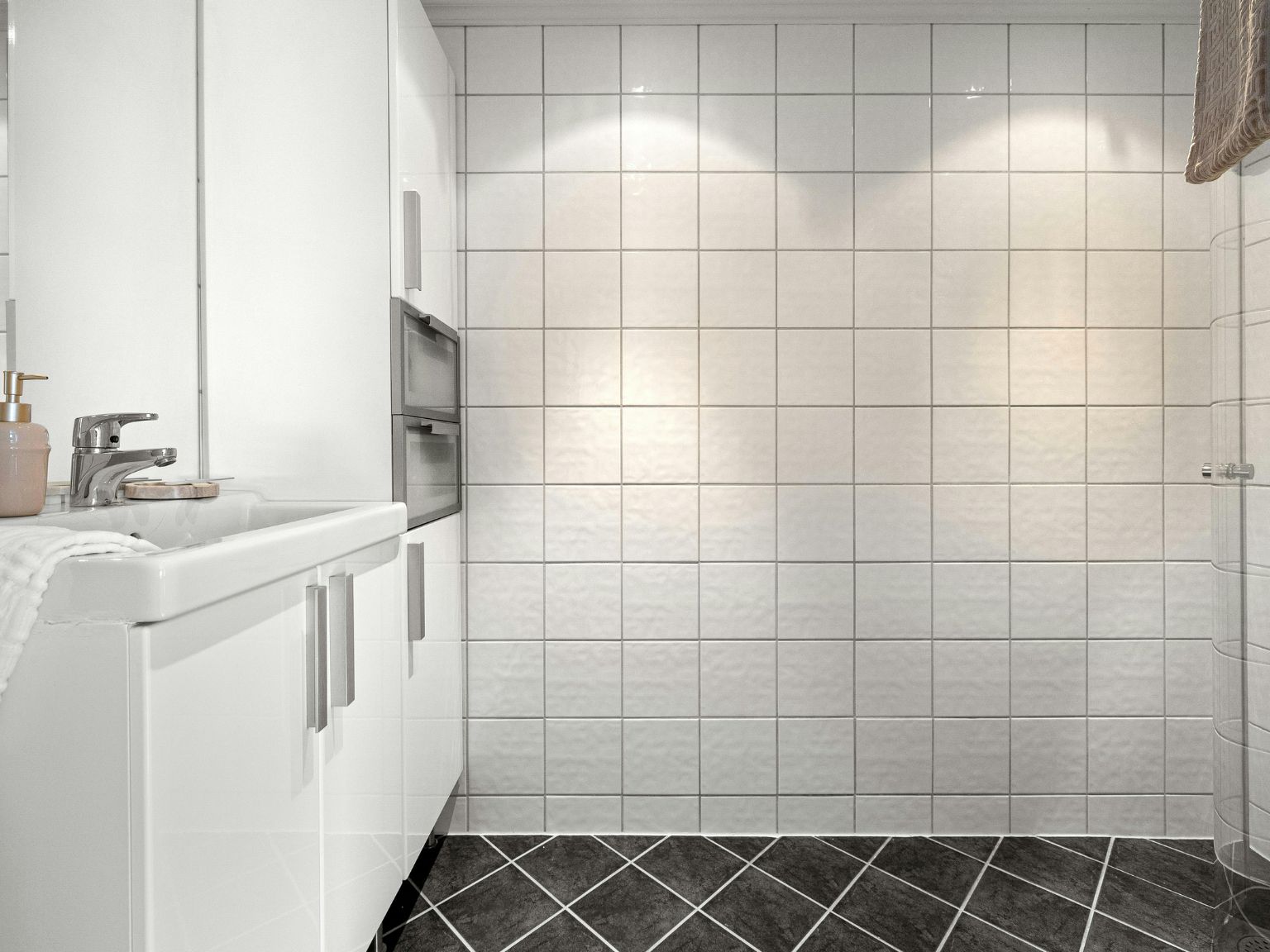 How to Tackle Stubborn Stains and Mould on Tiles