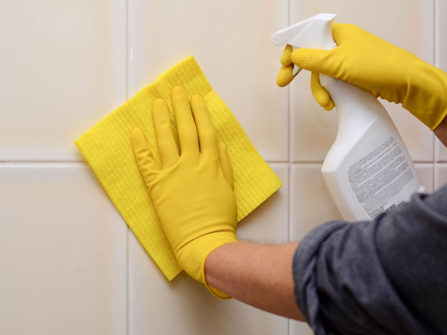 Cleaning tiles