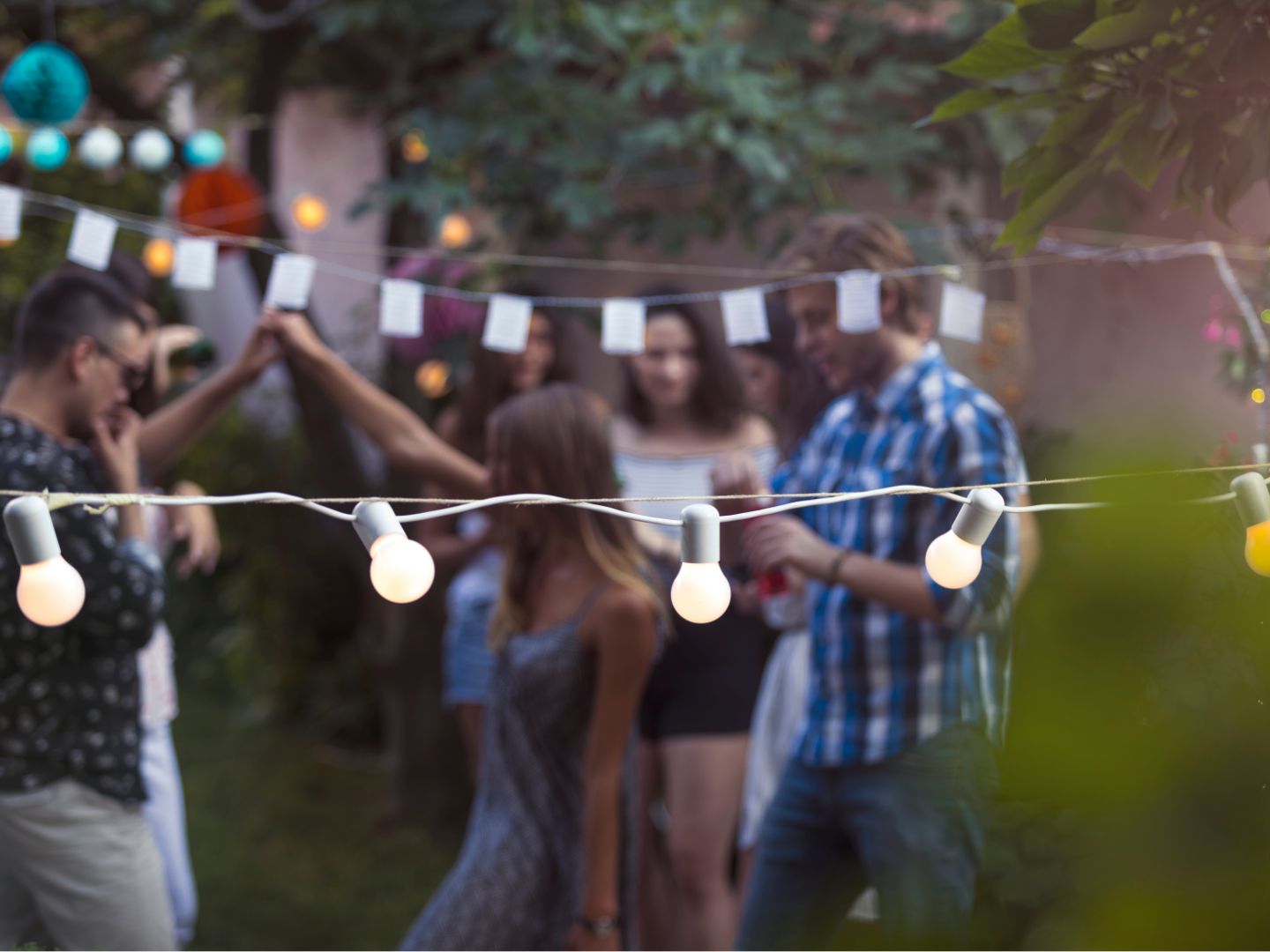 Outdoor Vibes Only: How to Create the Best Backyard Party Atmosphere